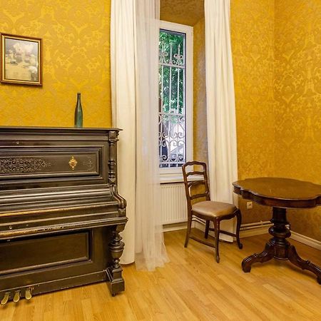 Old Piano Apartment Tbilisi Exterior photo