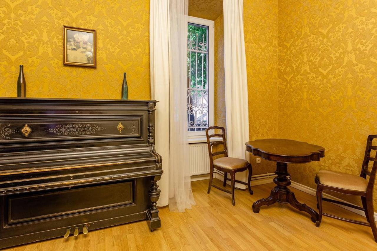 Old Piano Apartment Tbilisi Exterior photo